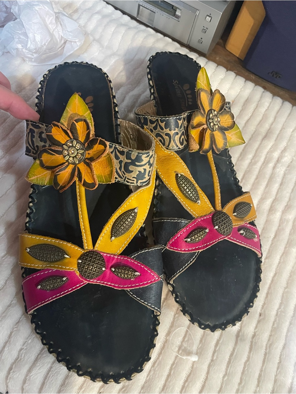 L'Artiste SPRING STEP Leather 9.5-10/41 Charlotte Wedge Heel Sandals Sun Flower